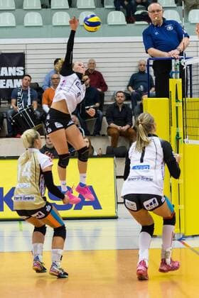 v.li.: Lisa Stock (Schwarz-Weiß Erfurt, 14, Libero), Antonia Stautz (Schwarz-Weiß Erfurt, 6), Selma Theresa Hetmann (Schwarz-Weiß Erfurt, 1), Volleyball, Volleyball-Bundesliga Frauen, Schwarz-Weiß Erfurt - Köpenicker SC, xprx