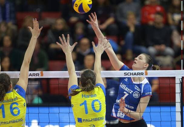 Stuttgart , Volleyball Bundesliga Allianz MTV Stuttgart vs. SSC Palmberg Schwerin , rechts: Renata Sandor ( Allianz )