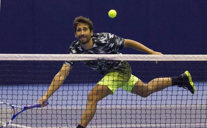 Spanish tennis player Marc Lopez in action against Jordi Munoz and David Pere during Spain s Absolute Tennis Championship doubles final in Manacor, Balearic Islands, Spain, 17 December 2016. Nadal and his teammate Marc Lopex became won the title. EFE Cati Caldera RAFA NADAL AND MARC LOPEZ PLAY THE DOUBLES FINAL AT SPAIN S ABSOLUTE TENNIS CHAMPIONSHIP IN MANACOR !ACHTUNG: NUR REDAKTIONELLE NUTZUNG!  BAL001 20161217-636176040734156325