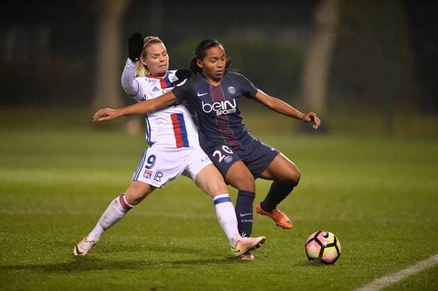 Perle Morroni (psg) - Eugenie Le Sommer (ol) FOOTBALL : Paris SG vs Olympique Lyonnais - D1 Feminine - 17 12 2016 AnthonyBIBARD FEP 