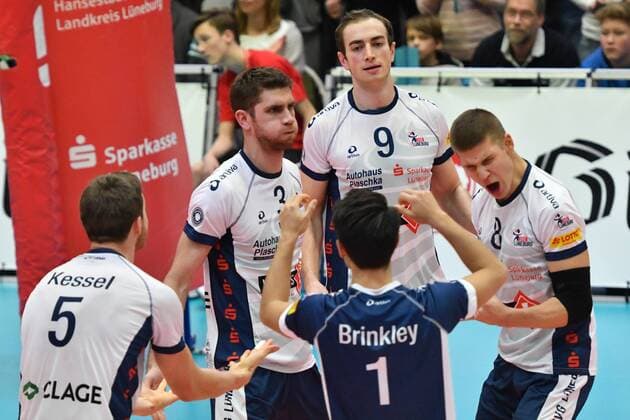 GER,VBL, SVG Lueneburg vs Netzhoppers KW-Bestensee 17.12.2016, Gellersenhalle, Lueneburg, GER, VBL, SVG Lueneburg vs Netzhoppers KW-Bestensee im Bild die Lueneburger Mannschaft jubelt nordphoto xWitke