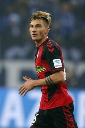 Gelsenkirchen, Deutschland, 1.Fußball- BL - FC Schalke 04 - SC Freiburg 1 -1 am 17.11. 2016 in der Veltins - Arena in Gelsenkirchen Maximilian PHILIPP (SCF)