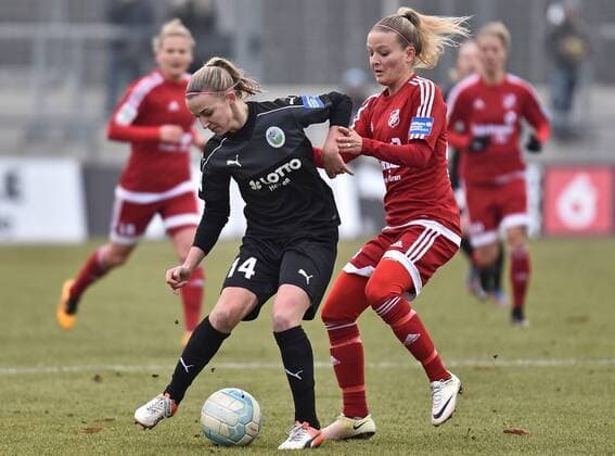 18.12.2016, xblx, Fussball 1.Bundesliga Damen, 1.FFC Frankfurt - SC Sand, emspor v.l. Jackie Groenen (1.FFC Frankfurt), Isabelle Meyer (SC Sand) Frankfurt am Main