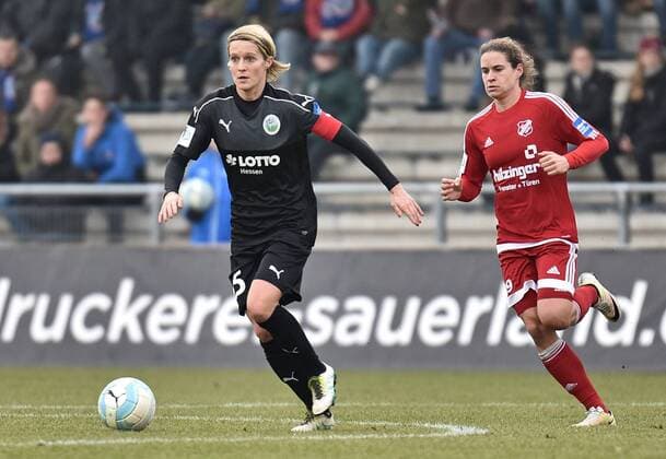 18.12.2016, xblx, Fussball 1.Bundesliga Damen, 1.FFC Frankfurt - SC Sand, emspor v.l. Saskia Bartusiak (1.FFC Frankfurt), Nina Burger (SC Sand) Frankfurt am Main