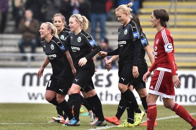 18.12.2016, xblx, Fussball 1.Bundesliga Damen, 1.FFC Frankfurt - SC Sand, emspor v.l. Mandy Islacker (1.FFC Frankfurt), Goal scored, Tor zum 2:0, celebrate the goal, Torjubel Frankfurt am Main