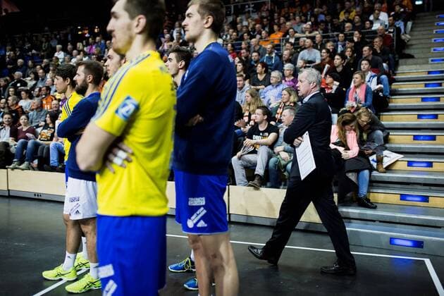 Berlin, Deutschland, 18.12.2016: Volleyball Bundesliga Saison 2016 2017 - Berlin Recycling Volleys - VfB Friedrichshafen. Trainer Vital Heynen (Friedrichshafen)