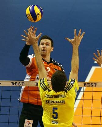 Steven Marshall im Angriff, David Sossenheimer Volleyball Bundesliga Herren Saison 2016 2017 18.12.2016 BR Volleys Berlin BRV vs. VfB Friedrichshafen