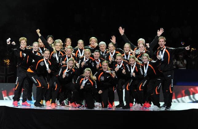 Handball, EM, Damen, Siegerehrung Götheborg, Scandinavium, Schweden, 18.12.2016 Frauen-Handball, Europameisterschaft 2016 Finale, Final Niederlande vs. Norwegen 29 : 30 Niederlande ist Vize-Europameister