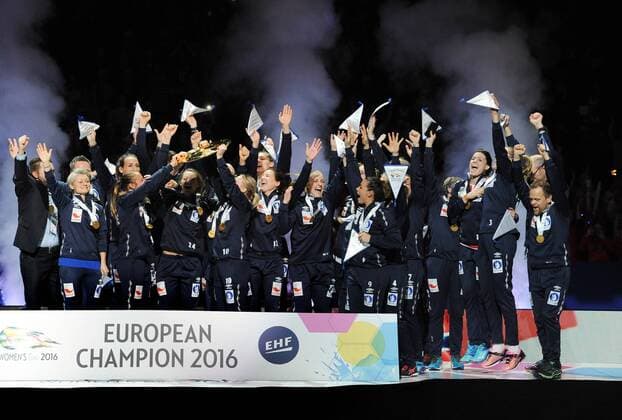 Handball, EM, Damen, Siegerehrung Götheborg, Scandinavium, Schweden, 18.12.2016 Frauen-Handball, Europameisterschaft 2016 Finale, Final Niederlande vs. Norwegen 29 : 30 Norwegen ist Europameister (Bild)