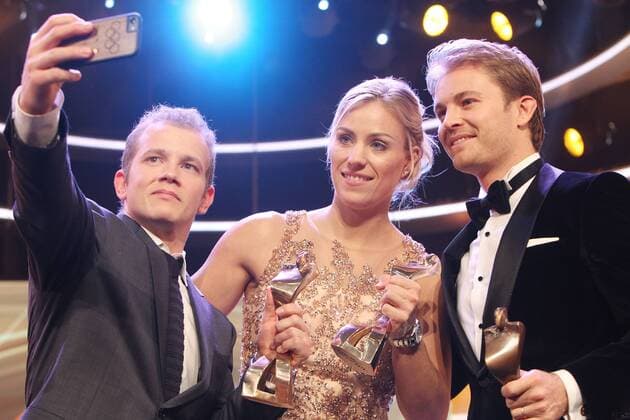 Ehrung Sportler des Jahres 2016 18.12.2016 Deutschland Ehrung Sportler des Jahres in Baden-Baden Turner Fabian Hambüchen Sportles des Jahres Männer( Olympia Sieger Reck) Selfie mit Angelique Kerber Tennisstar( Sportlerin des Jahres) und Nico Rosberg ( Formel 1 Weltmeister 2016). 3. Platz Männer.