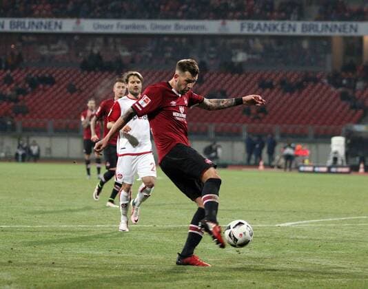 v.li.: Guido Burgstaller (1. FC Nürnberg) erzielt das Tor zum 2:1, scores the goal, Aktion, Action , Fussball, 2. Bundesliga, 1. FC Nürnberg - 1. FC Kaiserslautern, xmrx