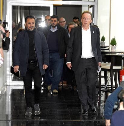 19.12.2016, Fussball 2.Liga 2016 2017, TSV 1860 München, Vorstellung des neuen Trainers Vitor Pereira, bei einer Pressekonferenz im Hotel RILIANO München. li: Trainer Vitor Pereira (TSV 1860 München), re: Präsident Peter Cassalette (TSV 1860 München), mitte: Aufsichtsratsvorsitzender Hasan Ismaik (TSV 1860 München). 