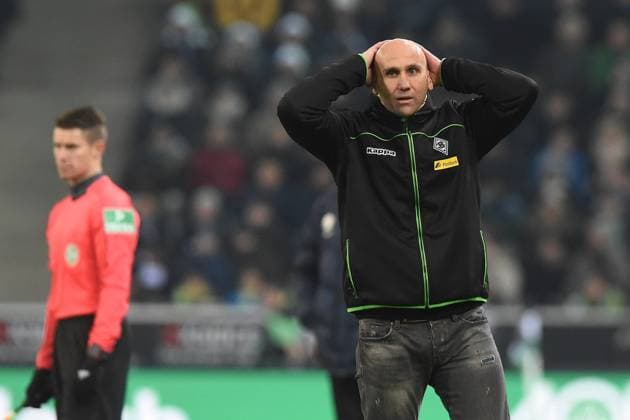 Fußball 1. Bundesliga 16. Spieltag Borussia Mönchengladbach - VfL Wolfsburg am 20.12.2016 im Borussia-Park in Mönchengladbach Andre Schubert ( Trainer Mönchengladbach ) xRx