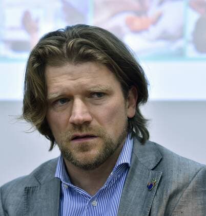 Tennis, Angriff auf Petra Kvitova, PK mit behandelnden Ärzten Surgeon Radek Kebrle speaks of a surgery of Czech tennis player Petra Kvitova during a press conference PK Pressekonferenz in the hospital in Vysoke nad Jizerou, 125 km northeast of Prague on Wednesday, Dec. 21, 2016. The surgery on the two-time Wimbledon champion s left hand was successful. Kvitova was injured Tuesday when a knife-wielding intruder attacked her at her home in the town of Prostejov. The attacker is still at large. (CTKxPhoto RadekxPetrasek) CTKPhotoP201612210684101  PER_2369