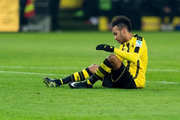 Dortmund, Germany, 20.12.2016, 1. Bundesliga 16. Spieltag, BV Borussia Dortmund - FC Augsburg, Pierre-Emerick Aubameyang (BVB) am boden ( DeFodi001