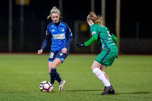 v.li.: Judith Steinert (TSG 1899 Hoffenheim, 19) und Nina Lührßen (Luhrßen, Luhrssen, Luehrßen, Luehrssen, SV Werder Bremen, 4) im Zweikampf, Duell, duel, tackle, Fussball, DFB-Pokal Frauen, SV Werder Bremen - TSG 1899 Hoffenheim, xdgx