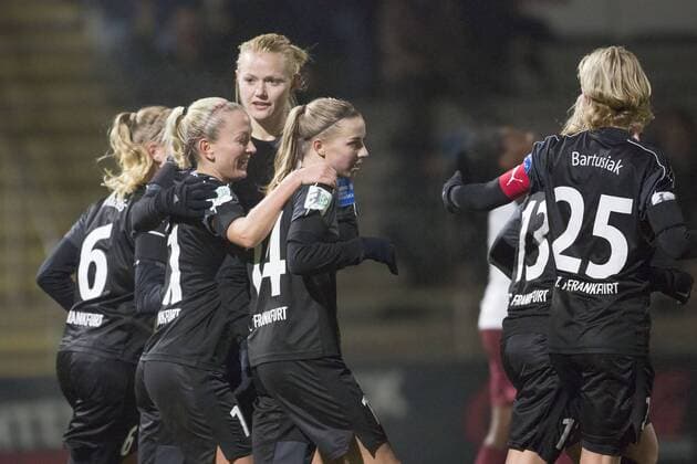 Tor fuer Frankfurt zum 2:2 aus abseitsverdaechtiger Position, Jubel der Frankfurterinnen um Saskia Bartusiak (Frankfurt, 25) Frankfurt am Main Copyright: xRoskaritzx Eibner-Pressefotox EP_rrz