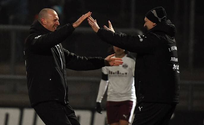21.12.2016, xpsx, Fussball DFB-Pokal Damen, 1.FFC Frankfurt - SGS Essen, emspor v.l. jubel nach dem Sieg Trainer Matt Ross (1.FFC Frankfurt) Frankfurt am Main