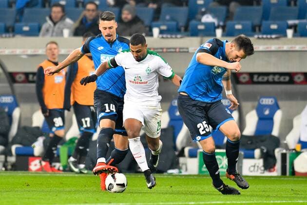 GER, 1. FBL, TSG 1899 Hoffenheim vs SV Werder Bremen 21.12.2016, wirsol-Rhein-Neckar-Arena, Sinsheim, GER, 1. FBL, TSG 1899 Hoffenheim vs SV Werder Bremen, im Bild Serge Gnabry (SV Werder Bremen 29) gegen Sandro Wagner (TSG 1899 Hoffenheim 14) und Niklas Suele (TSG Hoffenheim 25) Foto © nordphoto Fabisch nordphotox xFabisch