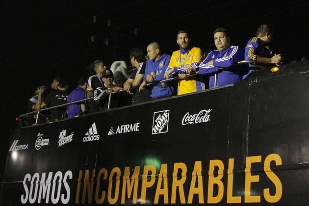 Fußball, Mexiko, Tigres de Monterrey gewinnen Torneo Apertura - December 26, 2016 - Mexico - EUM20161226DEP07.JPG.MONTERREY, N.L.- Soccer Futbol-Final Apertura 2016.- Los jugadores de Tigres celebran la conquista del quinto titulo de la institucion felina el domingo 25 de diciembre de 2016. El cuadro comandado por Ricardo Ferreti vencio en penales al America en la final de torneo Apertura 2016, Estadio Universitario. Foto: Agencia EL UNIVERSAL Carlos Mejia EVZ Latin News - December 26, 2016  - ZUMAu78_ 20161226_zaf_u78_008