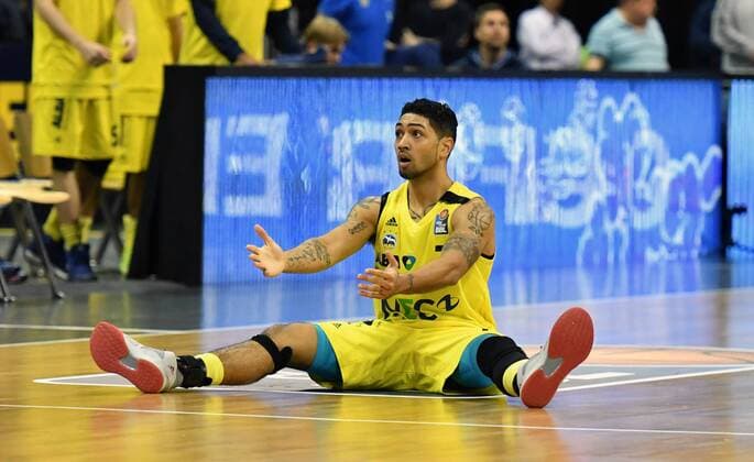 Bilder des Tages - SPORT Peyton Siva (ALBA) unzufrieden mit einer Schiedsrichterentscheidung ALBA Berlin - Rasta Vechta Basketball, easy Credit BBL , Herren, men, Saison 2016 2017 Berlin, 26.12.2016 , Mercedes-Benz Arena