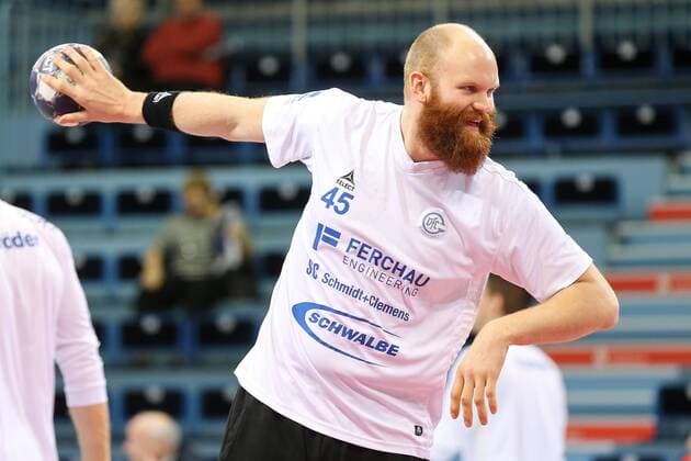 Alexander Becker ( 45, VfL Gummersbach) beim Wurf, VfL Gummersbach vs. HC Erlangen, Handball, Bundesliga, 26.12.2016, Gummersbach Copyright: xDeutzmannx xEibner-Pressefotox EP_cdn