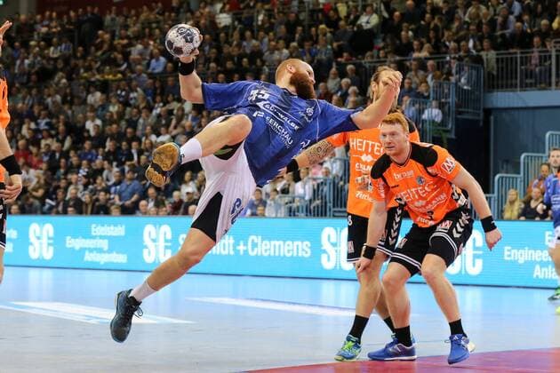 Alexander Becker ( 45, VfL Gummersbach) beim Wurf, VfL Gummersbach vs. HC Erlangen, Handball, Bundesliga, 26.12.2016, Gummersbach Copyright: xDeutzmannx xEibner-Pressefotox EP_cdn