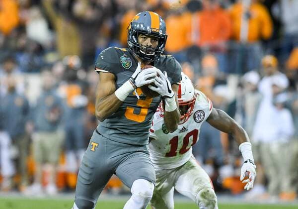December 30, 2016: Josh Malone 3 catches a touchdown pass in the game between the Nebraska Cornhuskers and the Tennessee Volunteers in the Franklin American Mortgage Music City Bowl at Nissan Stadium in Nashville, TN. Thomas McEwen CSM NCAA College League USA Football 2016: Franklin American Mortgage Music City Bowl Nebraska vs Tennessee DEC 30 - ZUMAc04_ 20161230_zaf_c04_114