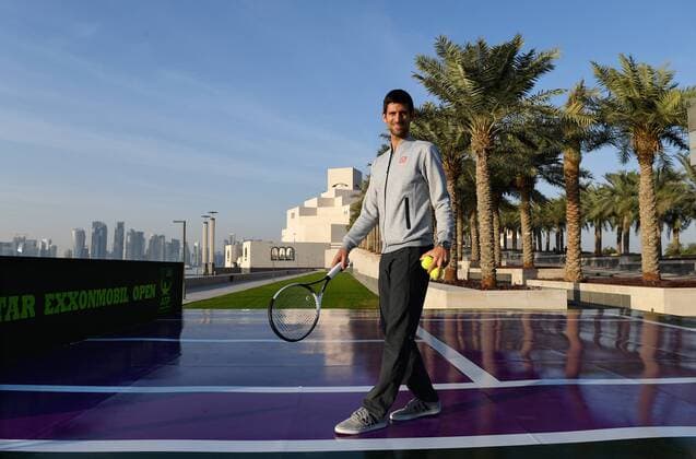 Novak Djokovic ,Serbien vor der Skyline in Doha