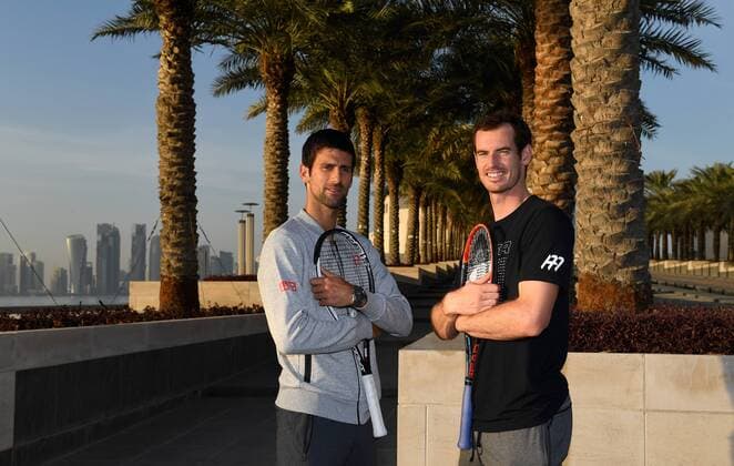 Andy Murray,England spielt vor der Skyline in Doha mit Novak Djokovic auf einem Mini-Court Tennis