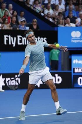 02.01.2017. Perth Arena, Perth, Australia. Mastercard Hopman Cup International Tennis tournament. Roger Federer (SUI plays a fore hand on the base line during bhis match against Dan Evans (GBR). Federer won 6-3, 6-4. xDavidxWoodleyx  ActionPlus11824786