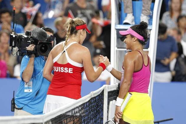 02.01.2017. Perth Arena, Perth, Australia. Mastercard Hopman Cup International Tennis tournament. Heather Watson (GBR) congratulates Belinda Bencic on winning their match 7-5, 3-6, 6-2. xDavidxWoodleyx  ActionPlus11824819