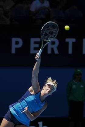 03.01.2017. Perth Arena, Perth, Australia. Mastercard Hopman Cup International Tennis tournament. Coco Vandeweghe (USA) serves during her game against Lara Arruabarrena (ESP). Vandeweghe won 6-2, 6-4. xDavidxWoodleyx  ActionPlus11825214