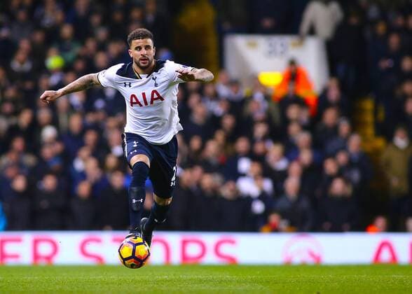 04.01.2017. White Hart Lane, London, England. EPL Premier league football, Tottenham Hotspur versus Chelsea. Kyle Walker of Tottenham brings the ball forward again for another attacking break xMarkxKertonx  ActionPlus11826037