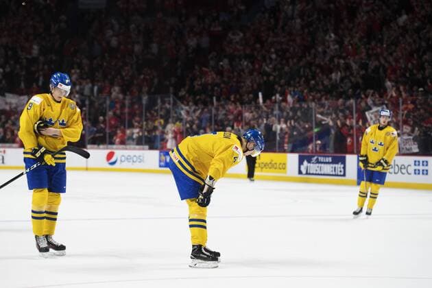 Eishockey, U20 WM, Schweden - Kanada Gabriel Carlsson, Jacob Larsson - Montreal - Eishockey, Junioren WM, Nationalteam Länderspiel, Halbfinale, Schweden vs. Kanada.  Copyright: JOELxMARKLUND BB170104JM087