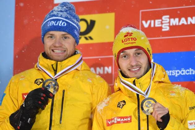 Rodeln, EM in Königssee, Siegerehrung Herren Doppelsitzer Toni EGGERT Sascha BENECKEN (GER),Doppelsitzer,,mit Medaille,Siegerehrung,Platz 2, Doppelsitzer. Rodeln,Weltcup in Koenigsee ,EM 2017 Rennrodeln am 05.01.2016.Kunsteisbahn Koenigssee.