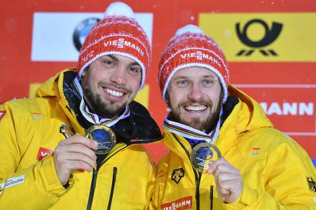 Bilder des Tages - SPORT Rodeln, EM in Königssee, Siegerehrung Herren Doppelsitzer Tobias WENDL,Tobias ARLT (GER),Doppelsitzer,,mit Medaille,Siegerehrung,Platz 1,winner,Sieger, Doppelsitzer. Rodeln,Weltcup in Koenigsee ,EM 2017 Rennrodeln am 05.01.2016.Kunsteisbahn Koenigssee.