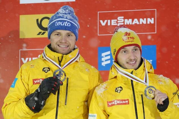 Rodeln, EM in Königssee, Siegerehrung Herren Doppelsitzer LUGE - FIL Luge European Championships KOENIGSSEE,GERMANY,05.JAN.17 - LUGE - FIL Luge European Championships, artificial track, doubles, men, award ceremony. Image shows Toni Eggert and Sascha Benecken (GER). Keywords: medal. GEPAxpictures xMathiasxMandl