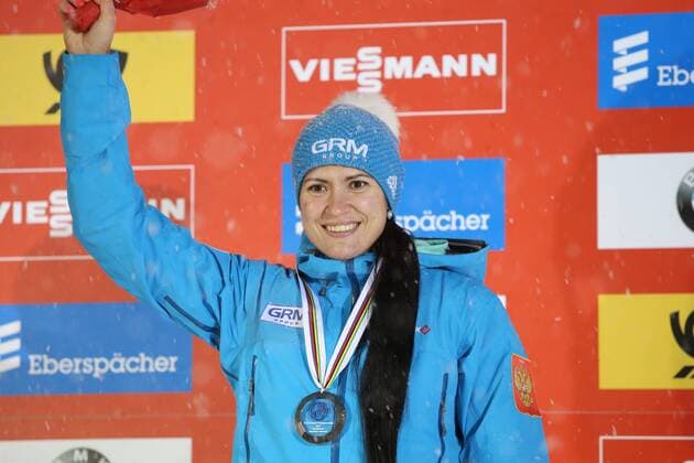 Rodeln, EM in Königssee, Siegerehrung Damen LUGE - FIL Luge European Championships KOENIGSSEE,GERMANY,05.JAN.17 - LUGE - FIL Luge European Championships, artificial track, singles woman, award ceremony. Image shows Tatyana Ivanova (RUS). Keywords: medal. GEPAxpictures xMathiasxMandl