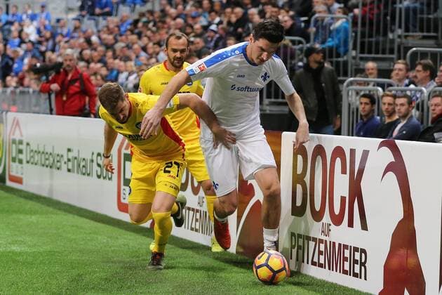 05.01.2017, xtvx, Hallenfussball Harder13 Cup 2017, emspor emonline deloka, v.l. Zweikampf, Duell, duel, tackle, compete Charalampos Mavrias (Karlsruher SC) Dominik Stroh-Engel (SV Darmstadt 98) Mannheim oz