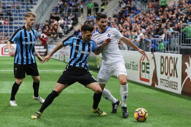 Bilder des Tages - SPORT 05.01.2017, xtvx, Hallenfussball Harder13 Cup 2017, emspor emonline deloka, v.l. Zweikampf, Duell, duel, tackle, compete Antonio Colak (SV Darmstadt 98) ISebastian Gaertner (SV Waldhof Mannheim 07) Mannheim oz