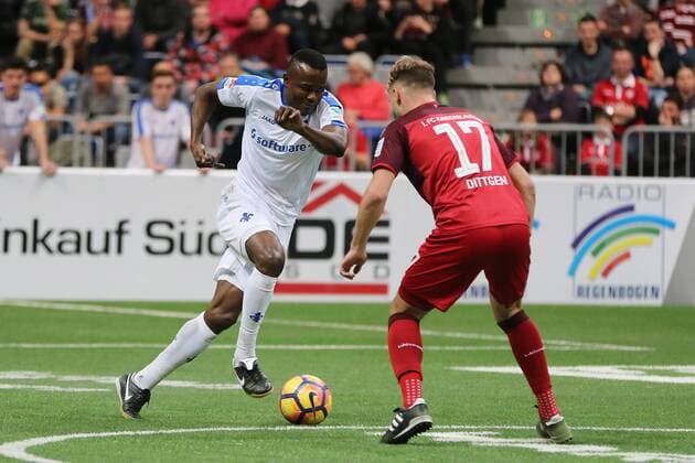 05.01.2017, xtvx, Hallenfussball Harder13 Cup 2017, emspor emonline deloka, v.l. Zweikampf, Duell, duel, tackle, compete Victor Obinna (SV Darmstadt 98) Maximilian Dittgen (1. FC Kaiserslautern) Mannheim oz