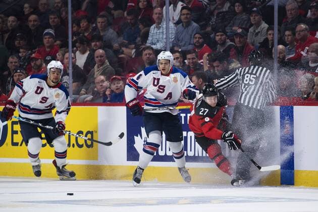 Eishockey, U20 WM, Finale, USA - Kanada 170105 USA:s Jordan Greenway och Caleb Jones och Kanadas Mitchell Stephens U20 WM, Finale, USA - Kanada Montreal.  Copyright: JOELxMARKLUND BB170105JM063
