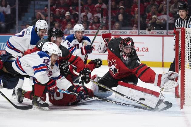 Eishockey, U20 WM, Finale, USA - Kanada 170105 USA:s Jordan Greenway oroar framför Kanadas malvakt Carter Hart U20 WM, Finale, USA - Kanada Montreal.  Copyright: JOELxMARKLUND BB170105JM070