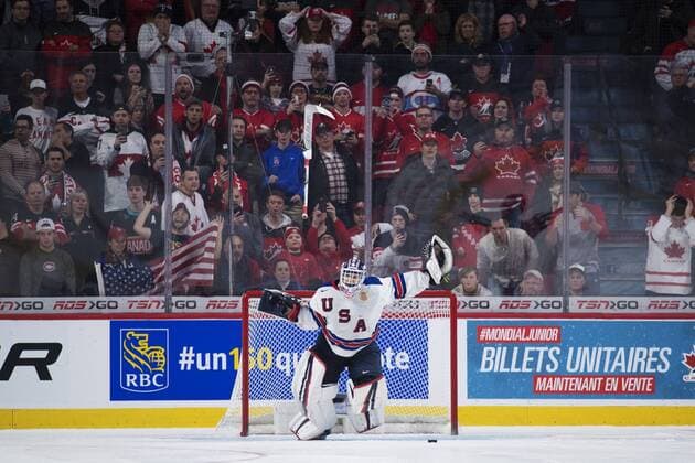 Eishockey, U20 WM, Finale, USA - Kanada 170105 USA:s malvakt Tyler Parsons kastar sin klubba och jublar efter att laget vunnit i straffläggning U20 WM, Finale, USA - Kanada Montreal.  Copyright: JOELxMARKLUND BB170105JM071