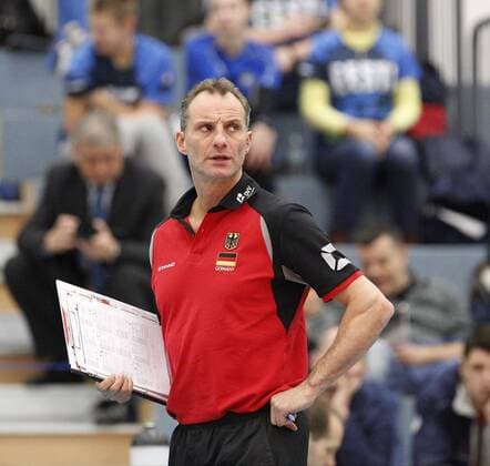 Volleyball Hessen - U21 U 21 WM-Qualifikation Männer 06.01.2017 Germany (schwarz) - Estonia (ws) v.l. Trainer Johan Verstappen (Germany) Germany - Estonia