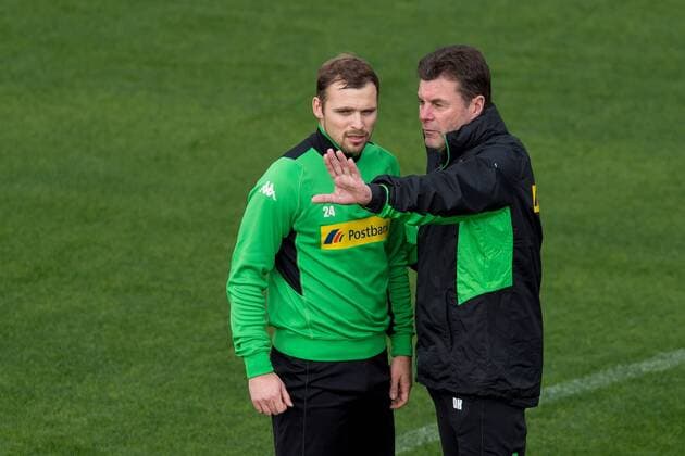 Marbella, Spain, 07.01.2017, Trainingslager BMG, Borussia Moenchengladbach, Tony Jantschke (BMG) und Trainer Dieter Hecking (BMG) ( DeFodi001