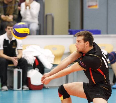 Volleyball Hessen - U21 U 21 WM-Qualifikation Männer 08.01.2017 Germany (ws) - Romania (blau) v.l. Julian Zenger (Germany 16) Germany - Romania