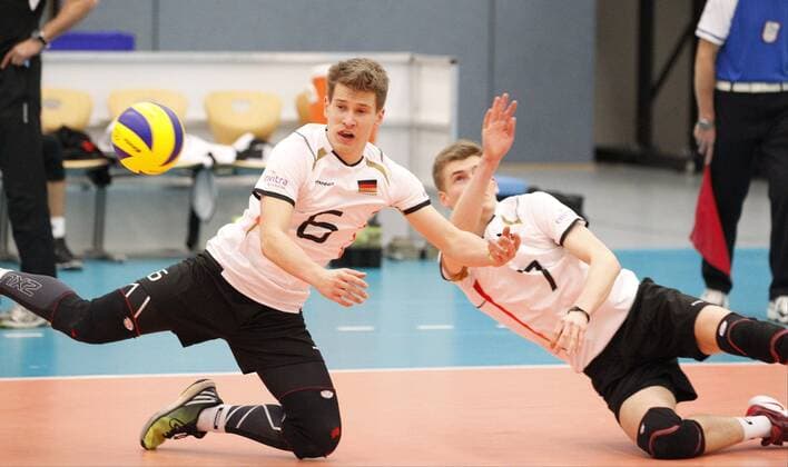 Volleyball Hessen - U21 U 21 WM-Qualifikation Männer 08.01.2017 Germany (ws) - Romania (blau) v.l. Johannes Tille (Germany 6), Corbin Balster (Germany 7) Germany - Romania