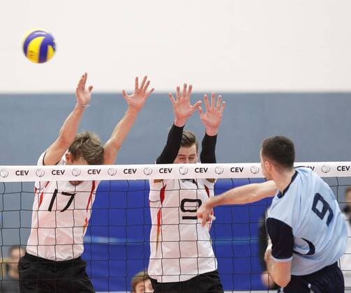 Volleyball Hessen - U21 U 21 WM-Qualifikation Männer 08.01.2017 Germany (ws) - Romania (blau) v.l. Matti Binder (Germany 17), Egor Bogachev (Germany 9), Radu Dediulescu (Romania 9) Germany - Romania